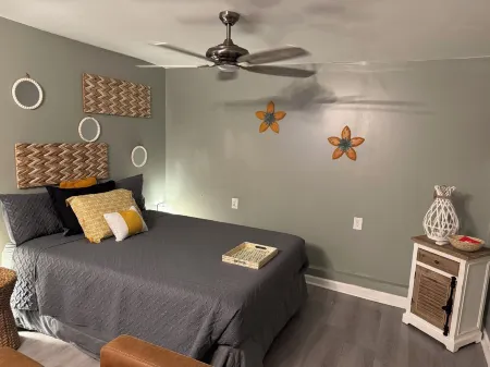 Charming RED Door Studio in lovely Augusta with WiFi, Parking, & Good Vibes