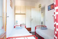 Vittoria apartment, 2 bedrooms, sleeps 6, near the sea