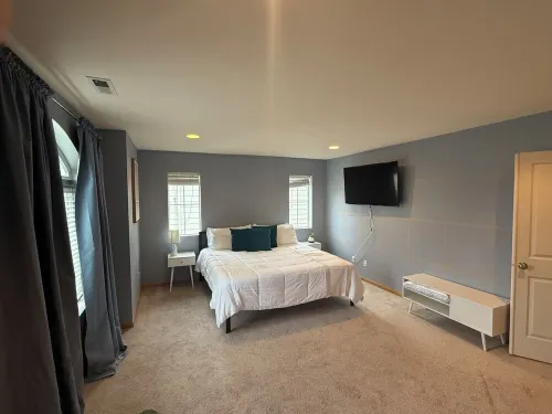 4bd 2.5 ba/4King Beds/ W/D/  Fenced Yard/ 24hr Security 파이프 호텔