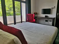 Exclusive luxury villa surrounded by beautiful mountains and river views Hotel a Halloluwa