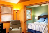 Charming 1-bedroom cottage with WiFi and AC in Saugerties