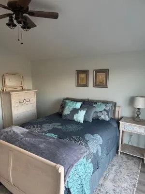 Beautiful 1 Bedroom, loft style apartment with private deck on vineyard in Napa.