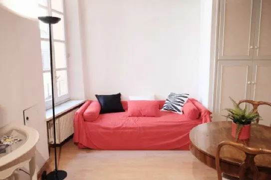 Cozy apartment in the center to enjoy every attraction and service.