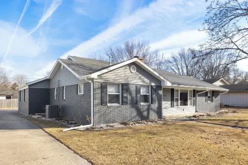 Family-Friendly home in Rochelle, IL Hotels in Rochelle