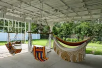 PARSONS HIDEAWAY CLOSE TO EVERYTHING IN TAMPA