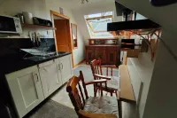 Rowantree Cottage One-Bedroom Apartment Các khách sạn ở Kinallen