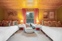 Adventure&Wellness ~Hot Tub ~Sauna ~Theater ~Boot Room ~15min to Sunday River