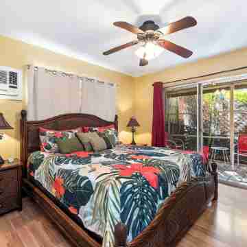 2Br Kona Shores Condo with AC, WiFi, Lanai, Oceanfront Pool Rooms