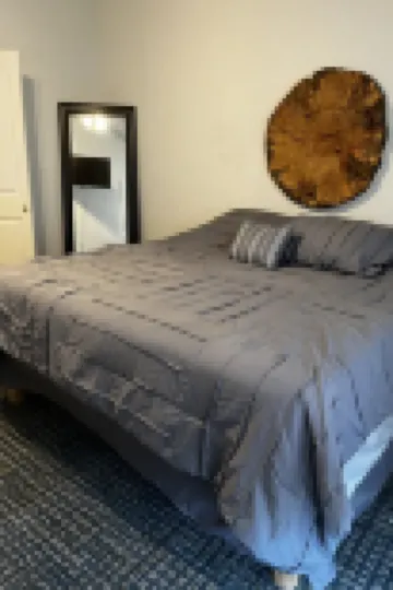 3-bedrooms, 2 bathrooms upstairs cabin in charming French Lick with AC