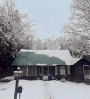 Vintage 4-bedroom house with WiFi in Schroon Lake