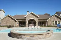 "Spacious 4-Bedroom Apartment in the Heart of Warrensburg near UCM!