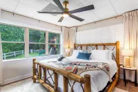 Private estate w/ hot tub, sauna, game room, theater, pickleball & epic views