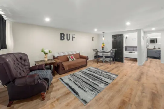 Beautiful Studio Apartment Centrally Located Downtown BFLO