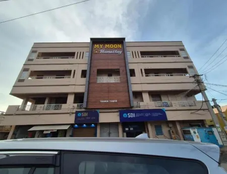 Cozy apartment in enjoyable Dindigul with AC/ Mymoon service apartment Отели в г. Диндуккал