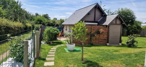 Small house near Rouen parking space + car charging socket Hotel a Franqueville St Pierre