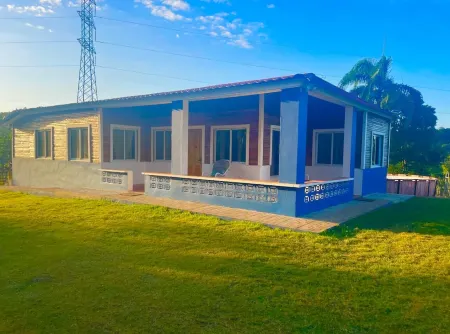 Charming 3-bedroom cabin with WiFi and AC in enchanting Rio San Juan