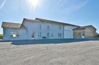 Gite Petit Talma, Indoor swimming pool in the heart of nature Hotel a 