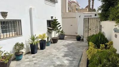 Tradition antique Arabesque style home Hammamet, pool, AC, 15 min walk to beach 酒店