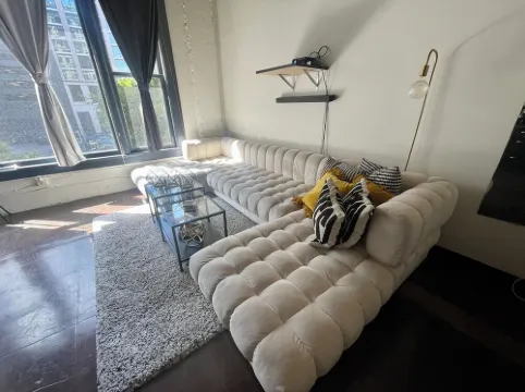 LOFT IN THE HEART OF DTLA! Minutes away from all of the Los Angeles jewels