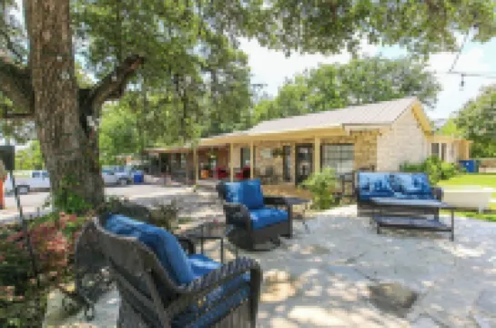 Charming 2-bedroom cottage with AC, WiFi in Marble Falls