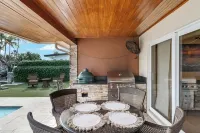 SOL HAUS Waterfront + Heated Saltwater Pool/Spa