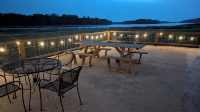 River Life Landing - Cozy, Relaxing home along Mississippi River - Grafton, IL 格拉夫頓酒店