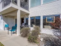 Lovely 2-bedroom condo in Chelan, close to town with mountain views Hotels in Chelan