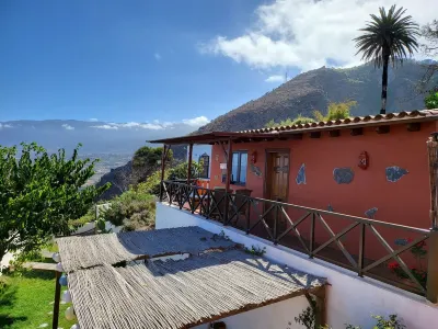 VV EL VERODE IN ECOLOGICAL FARM LA ESPIRAL, CALM NATURE AND SEA VIEW Hotels near Tenerife