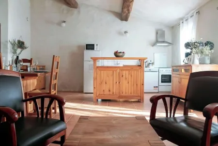 Charming gîte facing the Pic saint-loup