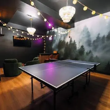 The Greenhouse with Indoor Slide close to Hocking Hills