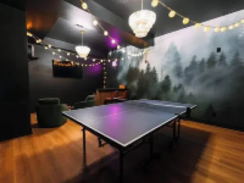 ザ グリーンハウス ウィズ インドア スライド クローズ トゥ ホッキング ヒルズ