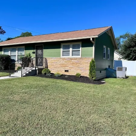 Luxury 3 BR/1 BA Home 3 Minutes to Downtown Murfreesboro & 5 Minutes to MTSU