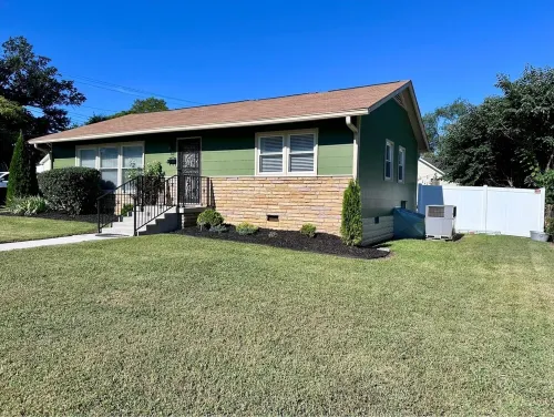 Luxury 3 BR/1 BA Home 3 Minutes to Downtown Murfreesboro & 5 Minutes to MTSU