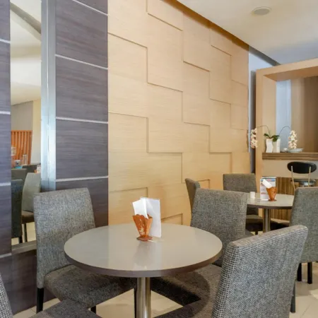 RedDoorz Plus Near Hotel Benua Kendari