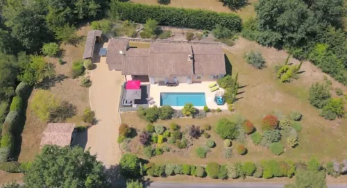 Pyraine, Nature et Piscine 이싹 호텔