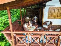 Eco-Luxury Hilltop Bungalow – Ocean and Jungle Views, WiFi & A/C - Bastimentos