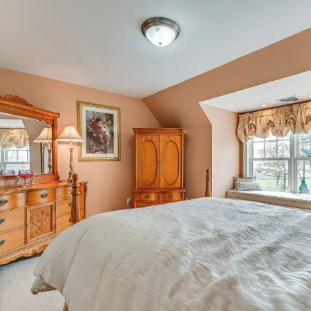 Groton Home < 1 Mi to Beach on Long Island Sound!