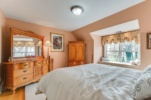 Groton Home < 1 Mi to Beach on Long Island Sound! - Boutique
