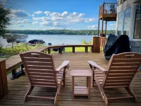 Waterfront Lake House with game room, private pier and kayaks in Lake Geneva