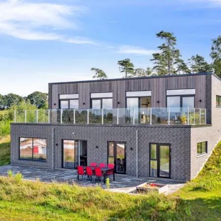 "Ann" - 1.3km from the Sea