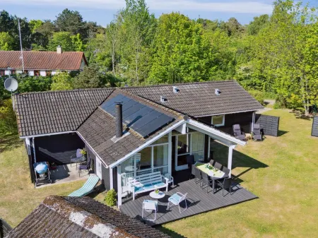 "Sophi" - 425m from the Sea