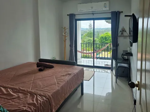 ห้องเตียงใหญ่ 1 เตียง วิวภูเขา