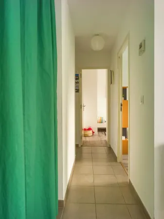 Ploubalay Getaway: Modern floor-level House