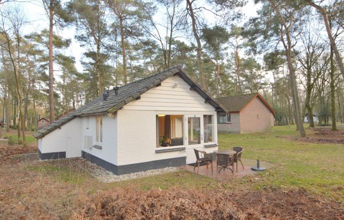 Completely Detached Bungalow in a Nature Filled Park by a Large Fen