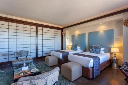 Inverdoorn Game Reserve Lodge