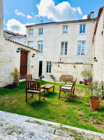 7 Rue Cherche Midi Отели в г. Жарнак