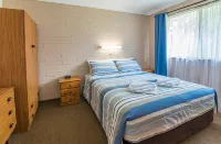 Emu Beach Chalets Hotels in Emu Point