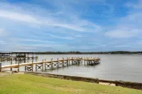 Lakefront House w/ Boat Ramp, Dock & Sunset Views! - Wifi