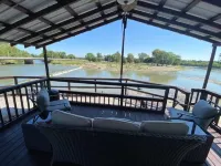 Cozy riverside cabin on the Neosho river