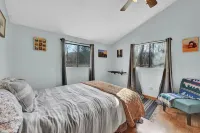 Hot Tub, Private Creek Access, High Speed Internet, Romantic Vibes